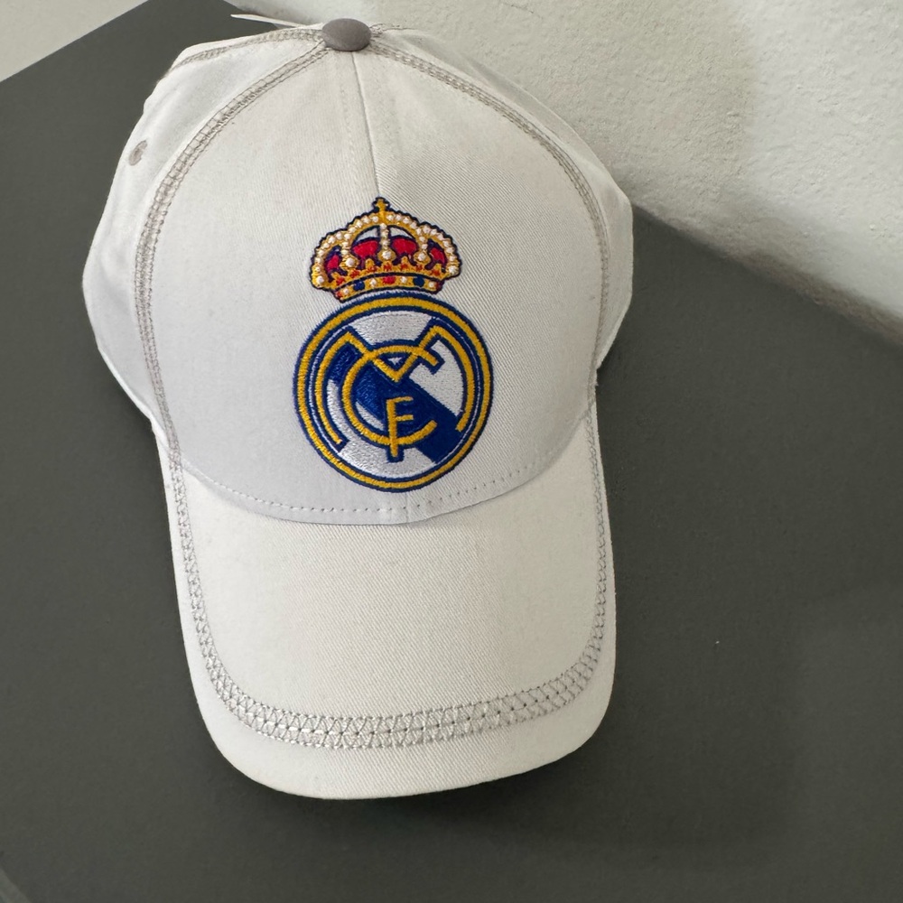Real Madrid White Crest Cap Unisex Adult size!!!